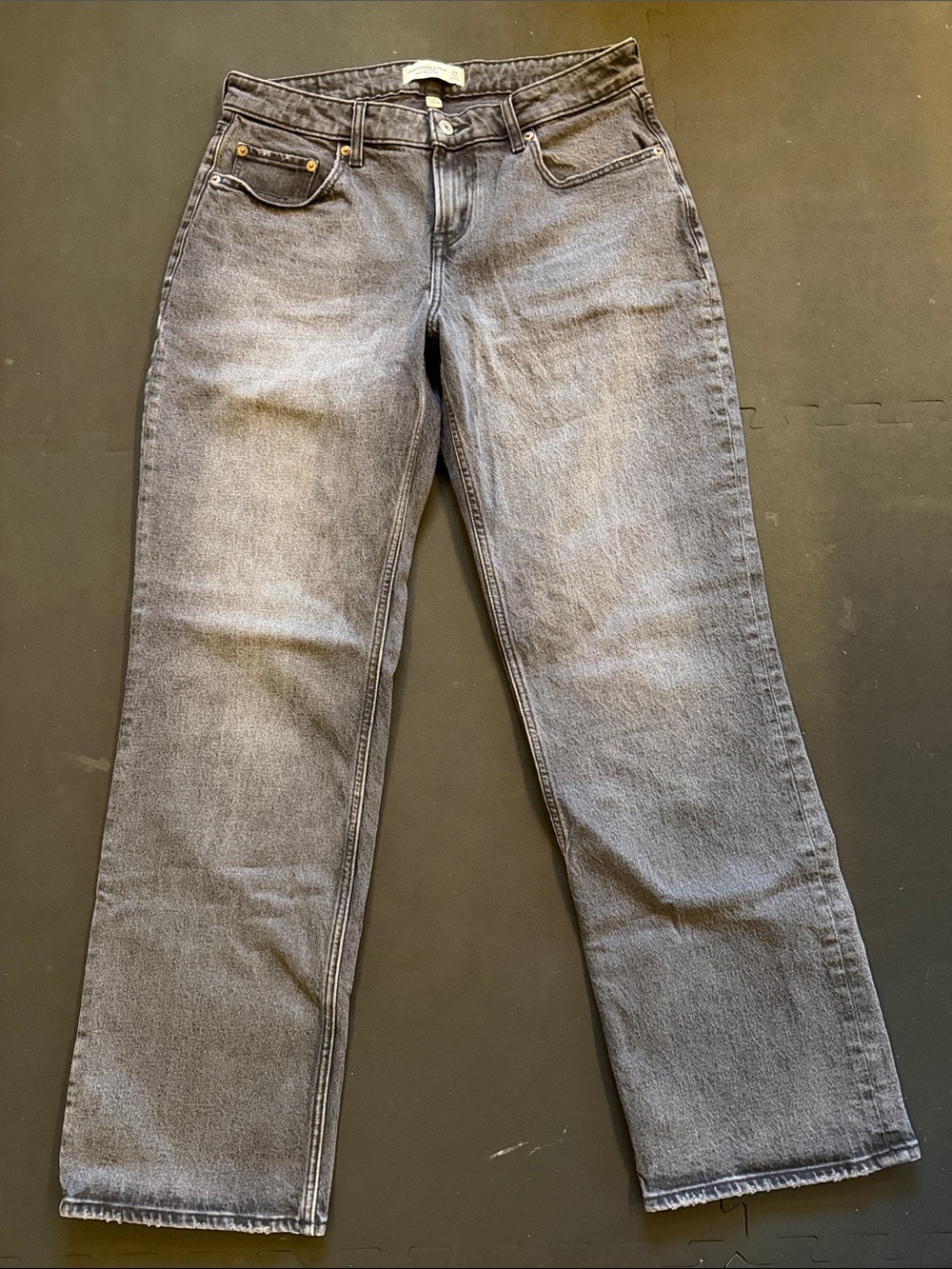 Abercrombie & Fitch Women's Low Rise 90s Relaxed Jeans in Washed Black